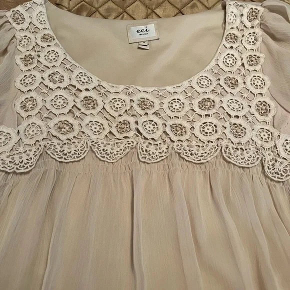 Eci/women’s top, beige, size 6 - Picture 2 of 5